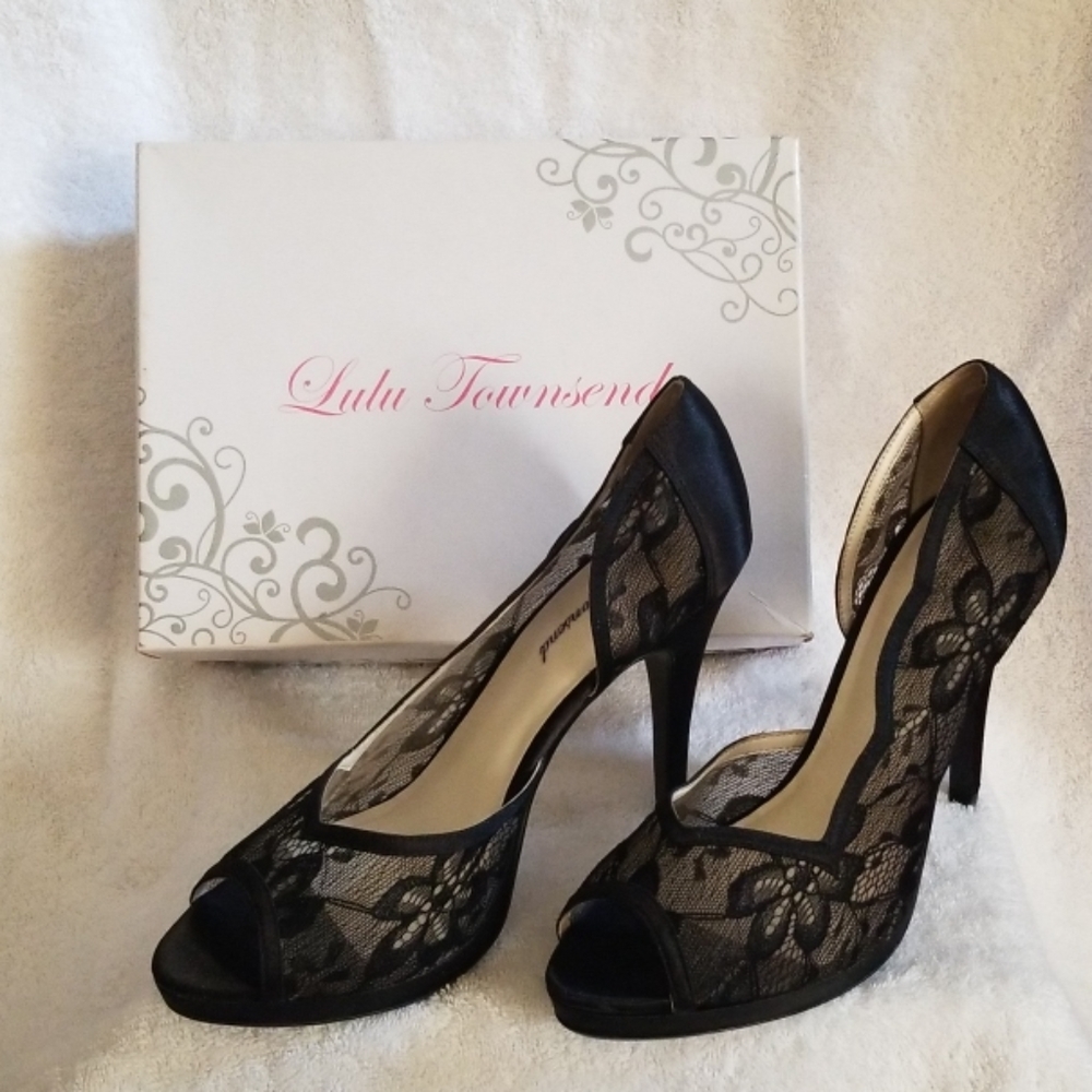 Black lace evening pumps , Size 10